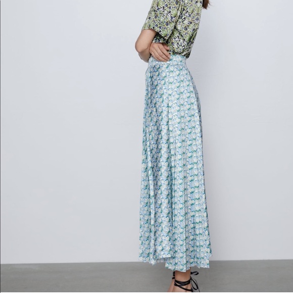 Zara floral pleated skirt - Picture 3 of 8